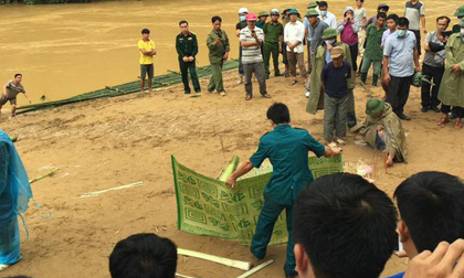 Phát hiện thi thể giống hai chiến sỹ biên phòng bị lũ cuốn