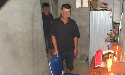 Gia cảnh cháu bé đang ngồi học bị “đạn lạc” trúng đầu