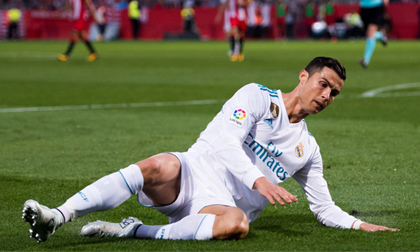 Ronaldo sa sút: Vì tiền, con cái hay đã hết thời?