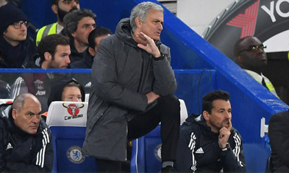 Mourinho 'nhát như thỏ đế', MU đừng mơ vô địch!