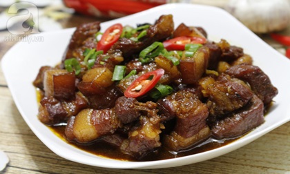 Món thịt kho sẽ ngon không tưởng nếu bạn chỉ thêm 1 nguyên liệu siêu dễ kiếm này