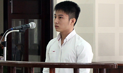 Níu kéo tình cảm bất thành, nam thanh niên chém bạn gái cũ nhiều nhát rồi cắt cổ tay tự tử