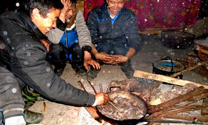Đặc sản Tả Phìn ăn… thịt chuột rừng gác bếp