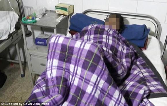 Hai ngày kinh hoàng của người vợ bị chồng nhét cả chày vào bụng vì vô sinh - 1