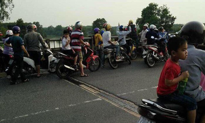 Ba người lao mình xuống sông Sài Gòn cứu cô gái tự tử, một thanh niên chết đuối