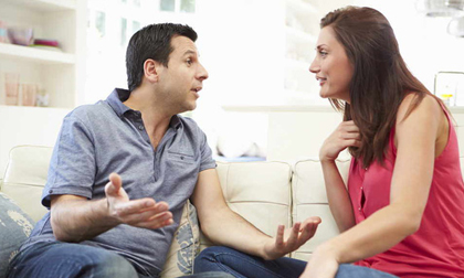 Khi nhìn thấy thủ phạm tặng hoa trước cổng nhà, tôi sững sờ không dám tin vào mắt mình