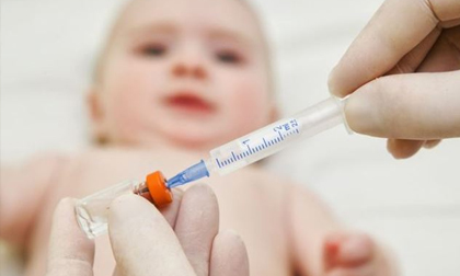 Trẻ cần được cấp cứu ngay nếu có những dấu hiệu này sau tiêm vắc xin