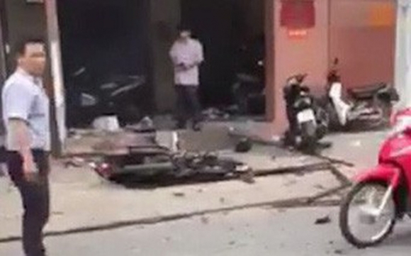 Vụ nổ tại trụ sở công an phường 12: Có 2 người đi xe máy, ném ba lô vào rồi bỏ chạy?