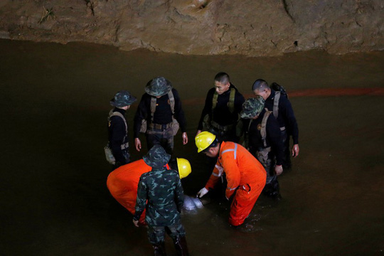 Vụ giải cứu đội bóng mắc kẹt: Cảnh báo hung thần quay lại hang Tham Luang - Ảnh 3.
