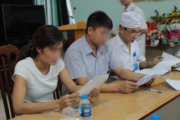 vu trao nham con o ba vi: xuc dong dem doan vien dau tien cua 2 dua tre - 2