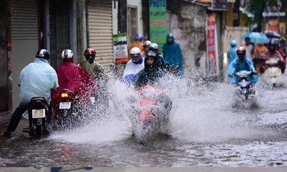 Tin mới thời tiết 21/7: Hà Nội mưa như trút, nội thành ngập lụt nhiều nơi