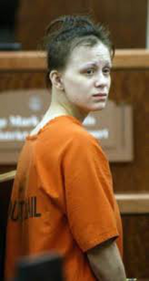 Vụ án nữ sát thủ tuổi teen giết 2 người bạn thân từng giúp mình lột xác thành hot girl nổi tiếng