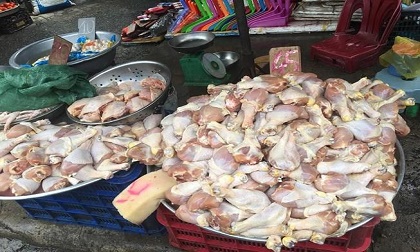 Bật mí chị em cách chọn thịt gà để không mua phải gà thải kém chất lượng