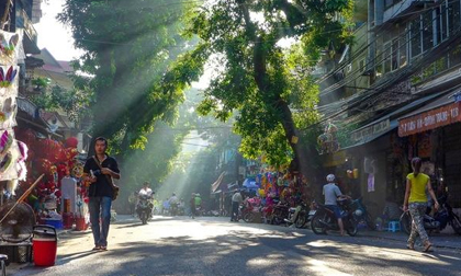 Tin mới thời tiết 11/8: Cuối tuần Hà Nội nắng nóng, áp thấp nhiệt đới sức gió mạnh cấp 6