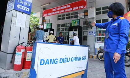 Giá xăng chính thức tăng 300 đồng mỗi lít từ 15 giờ ngày 6/9