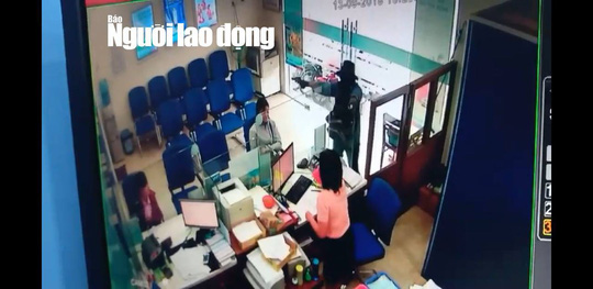 NÓNG: Đang truy bắt tên cướp ngân hàng ở Tiền Giang - 2