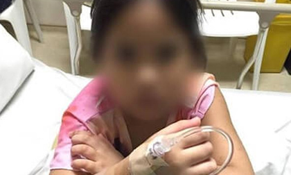 Con gái vừa ôm tay vừa khóc 'Mẹ ơi, cứu con', đến khi vào viện mẹ lập tức hối hận