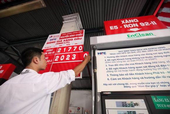Xăng E5 RON92 tăng lên mốc 20.231 đồng/lít - 1