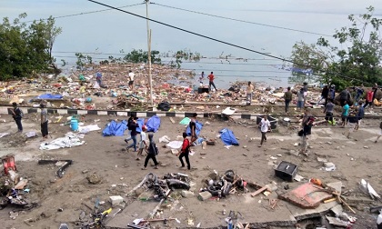 Nhiều thi thể được phát hiện trên bờ biển Indonesia sau sóng thần