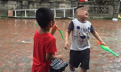 2 tháng trở về với bố mẹ đẻ, hai bé trai bị trao nhầm ở Ba Vì giờ ra sao?