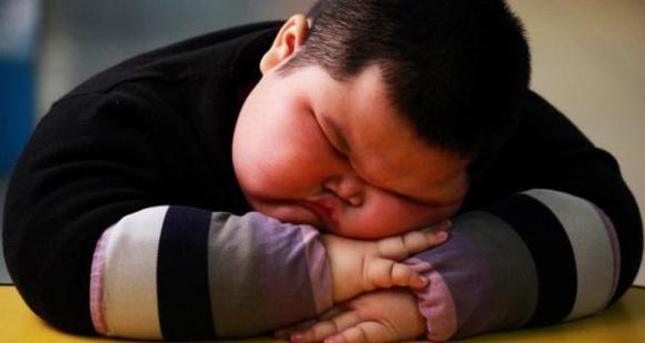 cau be 4 tuoi tu vong trong khi ngu, nguoi lon can dung ngay viec cham con kieu tai hai - 2