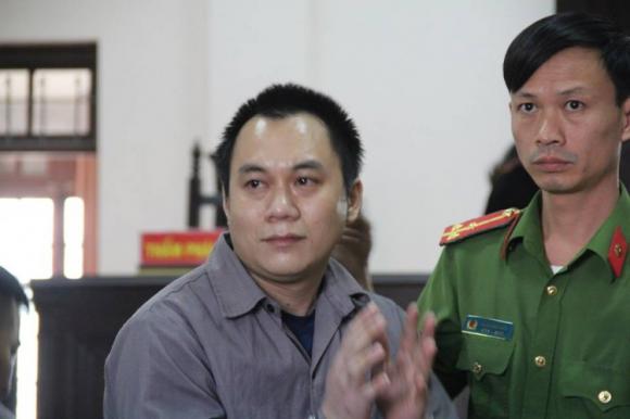 Tại toà, bị cáo Hoàng nói sau khi án sơ thẩm tuyên 9 năm tù, anh đã mất niềm tin vào sự thật. Có lần, bị cáo đâm đầu vào tường trại giam tự sát nhưng được cảnh sát cấp cứu.