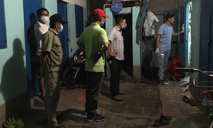 Nam tài xế GrabBike tử vong trong phòng trọ cạnh vũng máu
