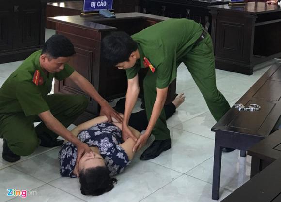 Bao mau ngat xiu khi nghe tuyen an vu danh tre o truong mam non hinh anh 1
