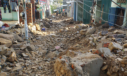 Nước lũ như “sóng thần” ở Nha Trang: Thoát chết nhờ lỗ thủng mái tôn