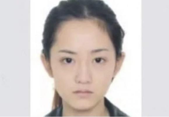 Nữ tội phạm Qingchen Jingjing “nổi như cồn” trên mạng xã hội vì vẻ ngoài xinh đẹp.