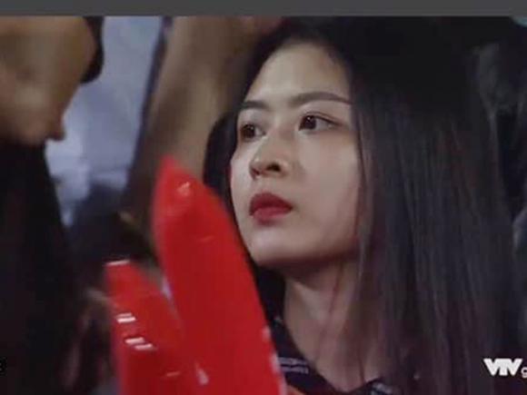 nhan sac xinh dep cua 4 nu cdv noi nhu con khi di xem aff cup hinh anh 11