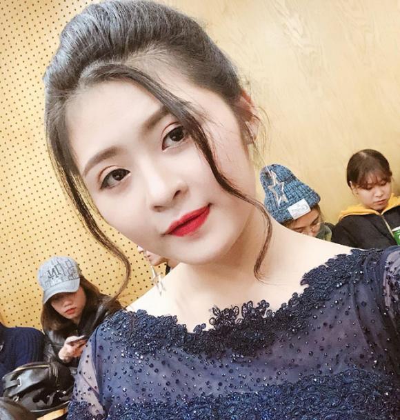 nhan sac xinh dep cua 4 nu cdv noi nhu con khi di xem aff cup hinh anh 14