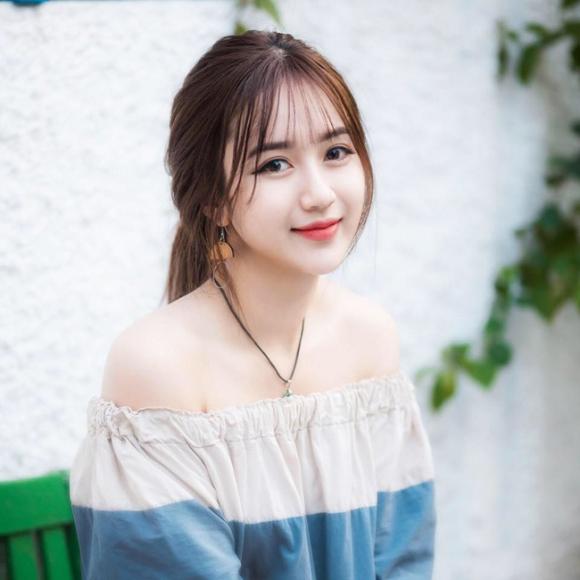nhan sac xinh dep cua 4 nu cdv noi nhu con khi di xem aff cup hinh anh 3