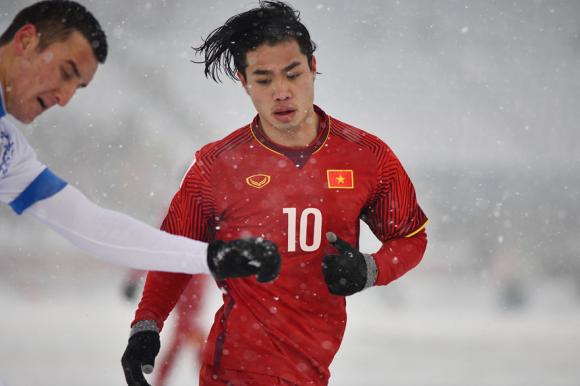 Nhìn lại một năm đỉnh cao của bóng đá Việt Nam