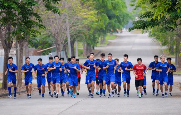 Nhìn lại một năm đỉnh cao của bóng đá Việt Nam
