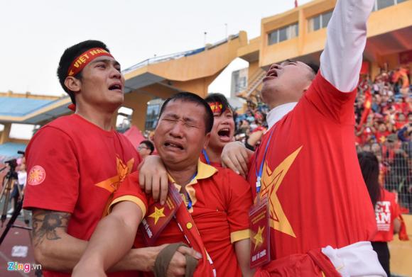 Nhìn lại một năm đỉnh cao của bóng đá Việt Nam
