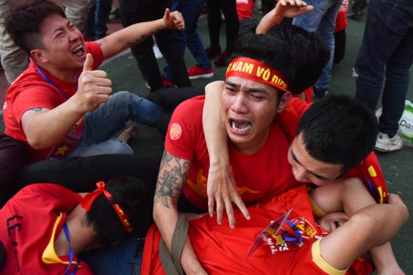 Nhìn lại một năm đỉnh cao của bóng đá Việt Nam