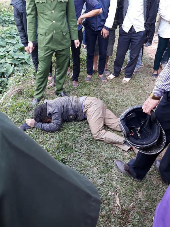 Hà Nội: Hai thanh niên nghi trộm chó bị người dân vây đánh gục giữa ruộng