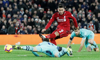 Firmino lập hat-trick, Liverpool vùi dập Arsenal