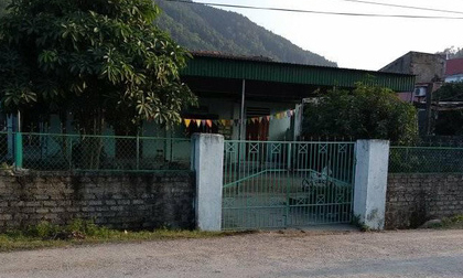 Chạy ra khỏi cổng trường mầm non trong giờ học, bé gái 4 tuổi bị xe tải cán tử vong
