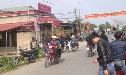 Tên cướp bịt mặt xông vào ngân hàng Agribank đã chém trưởng thôn khi bị truy đuổi
