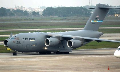 “Siêu máy bay” chuyên chở xe của Tổng thống Mỹ đáp xuống Nội Bài có gì đặc biệt?