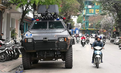 Xe bọc thép xuất hiện trên phố, Hà Nội siết chặt an ninh trước Hội nghị Mỹ - Triều