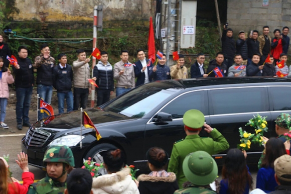 Siêu xe chở Chủ tịch Kim Jong Un vừa đến Việt Nam chống bom đạn siêu hạng cỡ nào? - 8