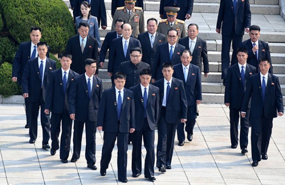 Điều ít biết về 12 cận vệ chạy bộ được mệnh danh lá chắn sống của nhà lãnh đạo Triều Tiên Kim Jong-un