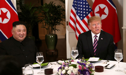 Hình ảnh đầu tiên hai nhà lãnh đạo Mỹ-Triều Tiên ăn tối cùng nhau