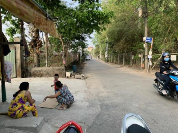 me tre dung chuyen con 20 ngay tuoi bi bat coc gay rung dong binh duong - 1