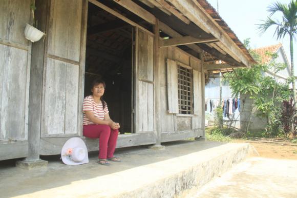 Chị Thìn trở về quê nhà khi bố mẹ đã không còn.