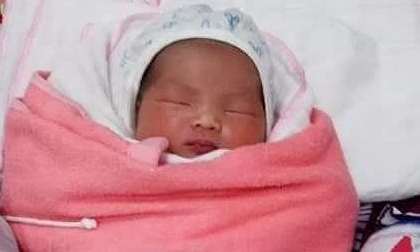 Bé gái 1 ngày tuổi bị mẹ bỏ rơi kèm tin nhắn xin lỗi vì không thể nuôi nấng