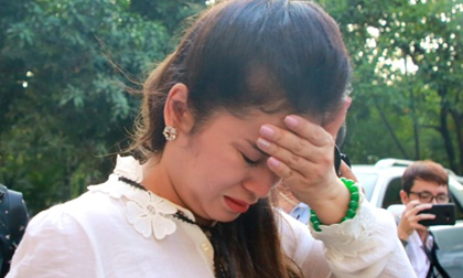 Bà Lê Hoàng Diệp Thảo bật khóc: 'Công lý nào cho các con tôi?'